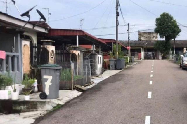 Ulu Tiram Taman Zamrud Jalan Zamrud L.Cost Single Storey Terrace House 1
