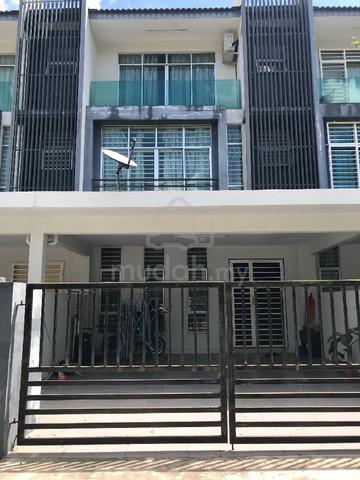 bangi avenue 3 storey house 1