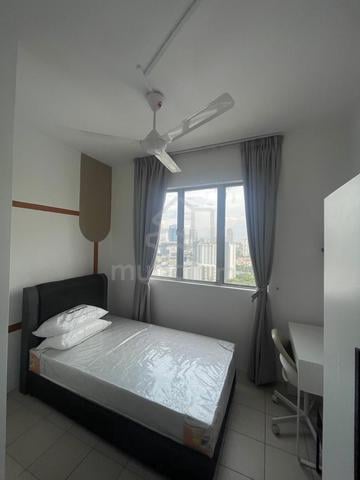 Casa Subang Condo Only For Female Aircon Medium Room F/F Near BRT /LRT 1
