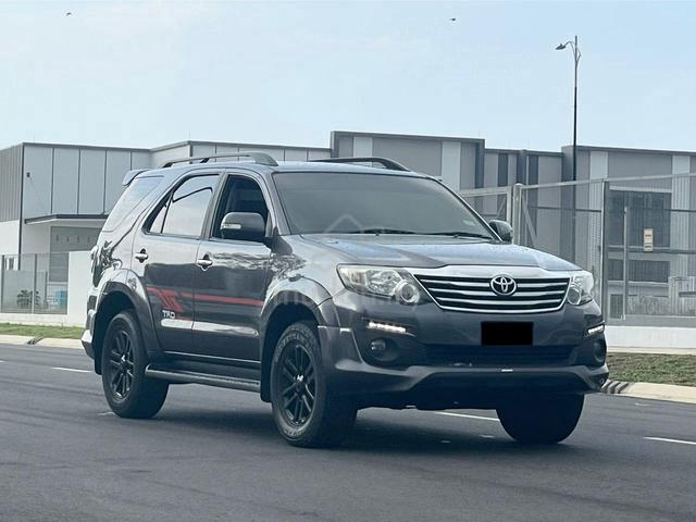-2015 Toyota FORTUNER 2.7 V TRD PETROL Full Loan - 4