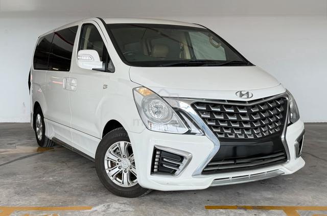 2018 Hyundai GRAND STAREX 2.5 ROYALE DELUXE F*LOAN - 1