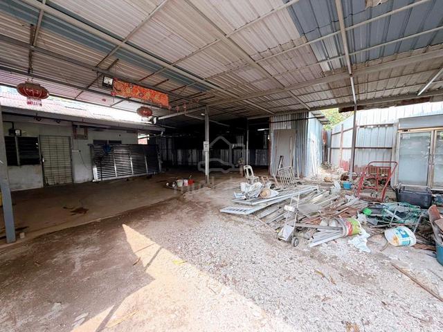 [ WITH FENCE & COVERED ] approx 3500sf land with fencing & gate - HK 1