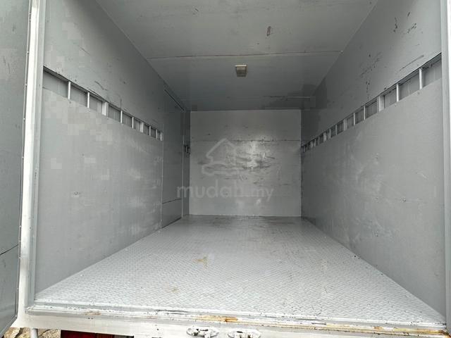 15 Hino WU302R Box Kotak 10 Kaki Boleh Loan - photo 3 of 6