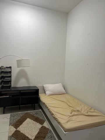 12 min to KLIA Aircond room for male in sepang 1