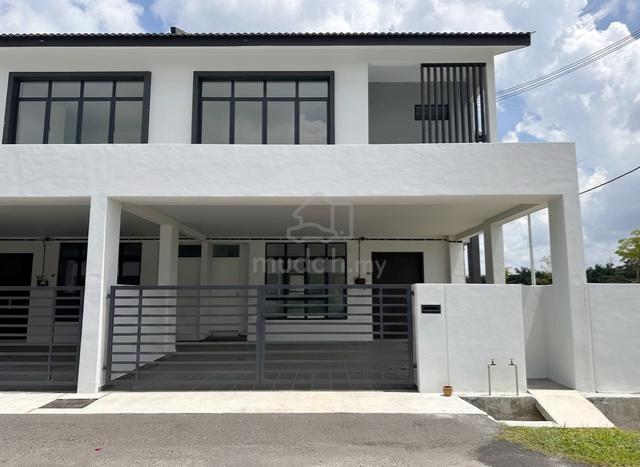 New Condition Corner Lot Terrace House for Sale at Bukit Katil 1