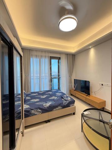 R&F Room / Walk To CIQ 10 Min / Mall / Shop / Shuttle Bus / Low Depo 1