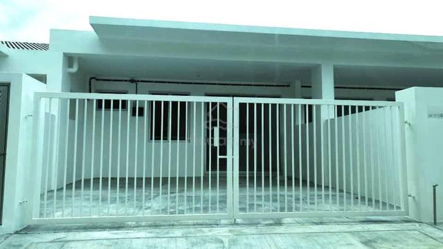 Facing open New single storey terrace Tiara Sendayan Gated 1