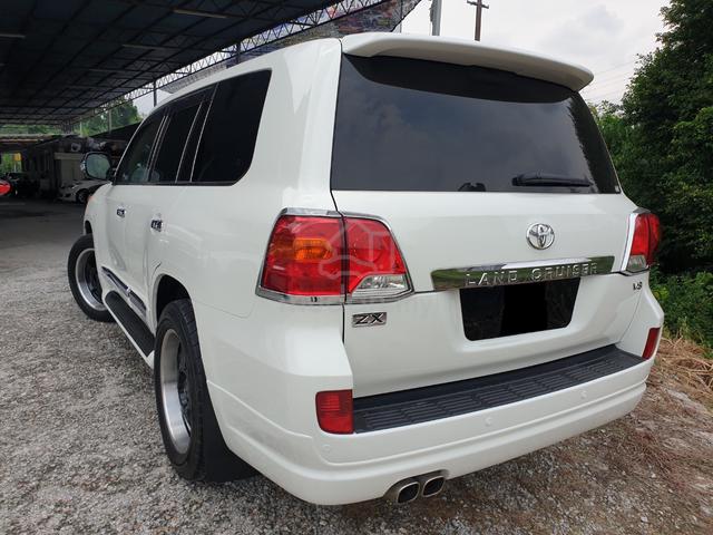 13/18 Toyota LANDCRUISER URJ202 4.6 V8 (A) ZX Spec - 2