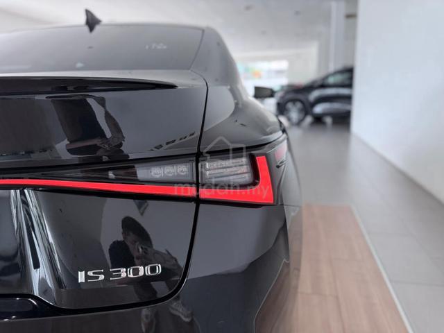 Lexus IS300 2.0 F-SPORT Mode Black Glitter Edition - 4