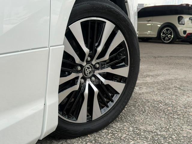 2021 Toyota Alphard SC / 66000KM GED 4. REAR TV . - 5