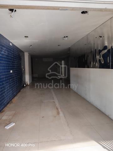 Ground floor shop near to waterfront near  india street,carpenter st 1