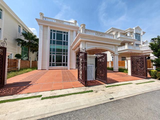 Premium 3 Storey Bungalow with Home Lift At Kota Syahbandar 1