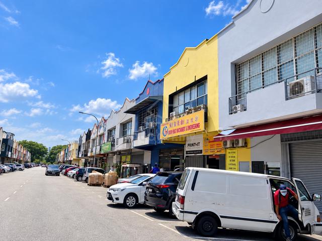 Seri Kembangan Desa serdang factory for rent beside main road 1