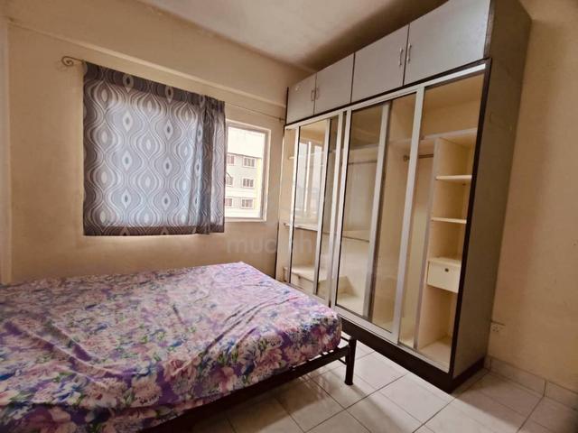 Master room to let in Pelangi Damansara 1