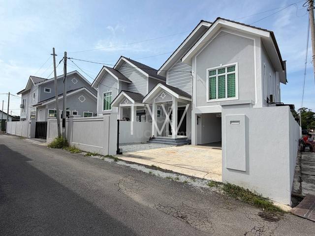 Rumah berkembar kebakat Wakaf Bharu 1