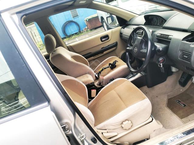 Nissan X-TRAIL 2.0 (A) 11 / 2013 One Owner - 5