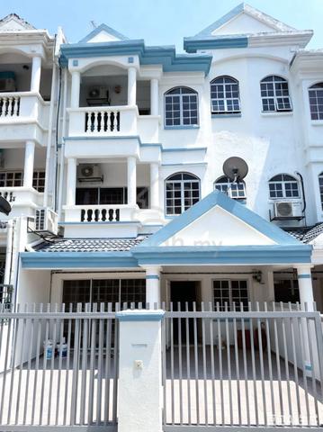 Bandar Puchong Jaya Jalan Bayan 2.5 Storey Terrace House For Sale 1