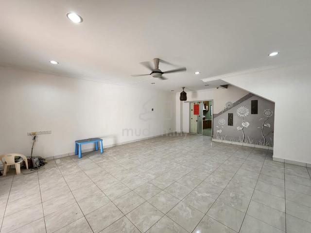 [20x75] 2 Storey Terrace House, Taman Sri Putra Mas, Sungai Buloh 1