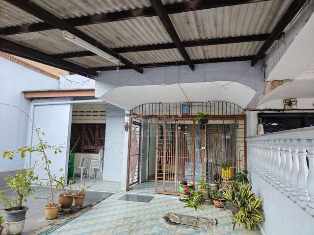 Single storey terrace in Taman Sri Andalas Klang, Selangor. 1