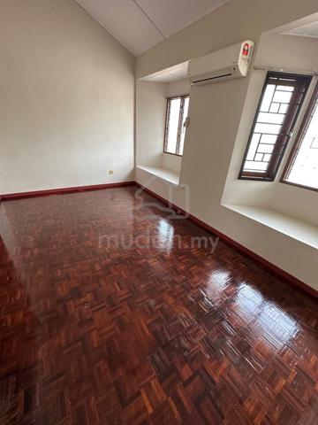 Super Deal! 💥 Good Condition Unit at double sri sina For Rent 🏡ReadY 1