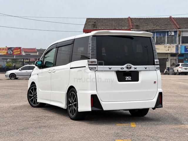2018 Toyota VOXY 2.0GR Sport Limited Edition - 3