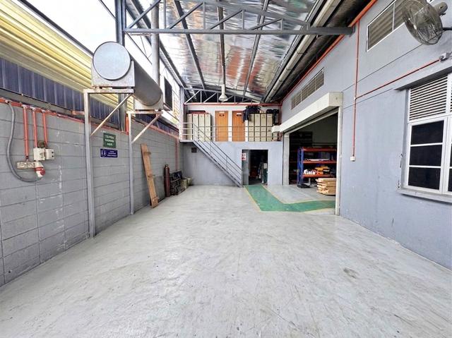 GOOD DEAL 1.5 Storey Semi D Warehouse Factory Tmn IKS Seksyen 9 Bangi 1