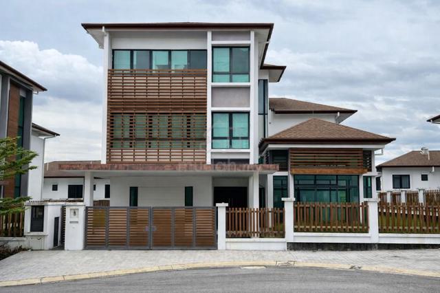 Limited 2.5Sty Bungalow With Lift In Subang Bestari U5 1