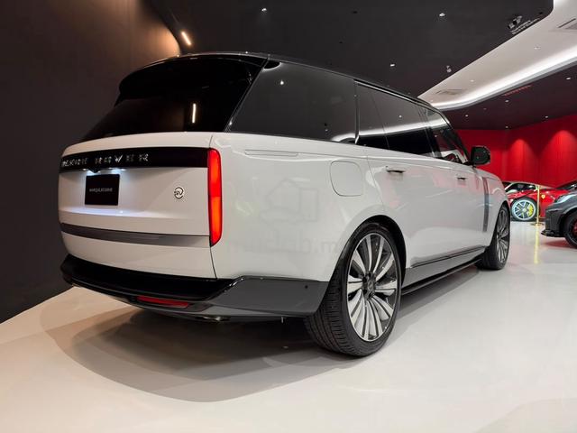 Unreg 2025 Range Rover SV Bespoke 1858 Edition - 3