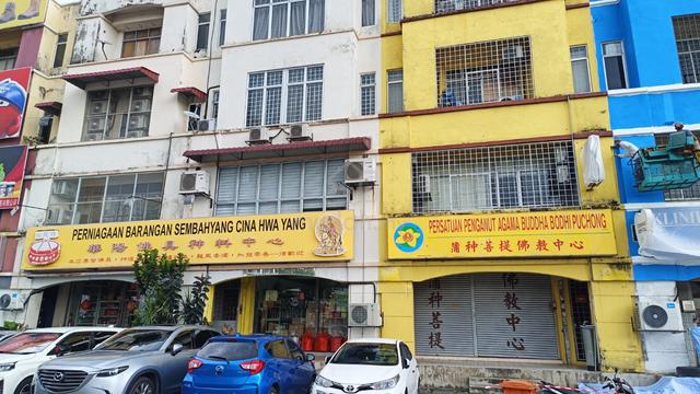 Ground Floor Shop Bandar Puchong Utama facing main road for rent 2