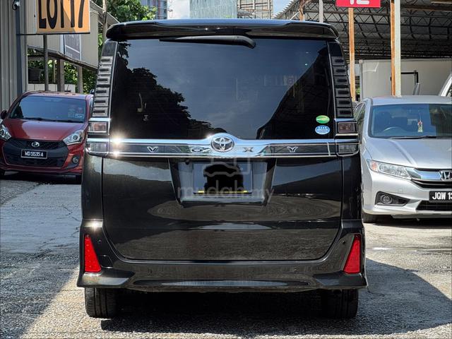2018 Toyota VOXY 2.0 ZS KIRAMEKI (A) 8 Seater - 4