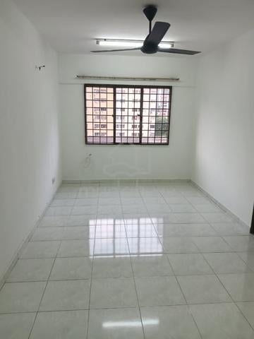 Iris Apartment (Taman Desa) 1