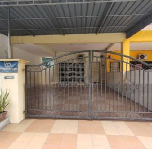 Rumah Teres Setingkat Taman Batik Puteri Lumut 1