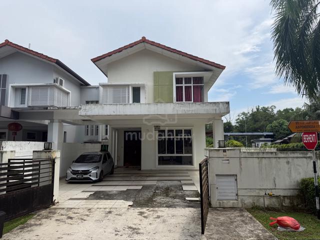 Corner Semi-D Ponderosa Green JB 1