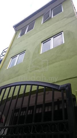 Rejang cluster , 3sty , 3r1b , 800sf , p/furnished , setapak jaya 2