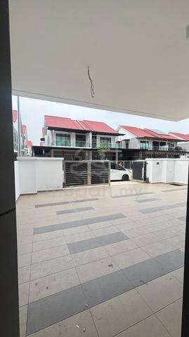 Double Storey Cluster House/ 5bed4bath/ Unfurnished/ Austin 1