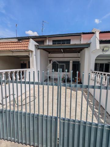 Taman Johor Jaya double storey low cost House for rent 1