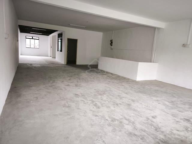 皇后面向大路店屋出租🛣️爆光率满满🅰️ For Rent 2 storey shop Taman Ungku Tun Aminah ( 1