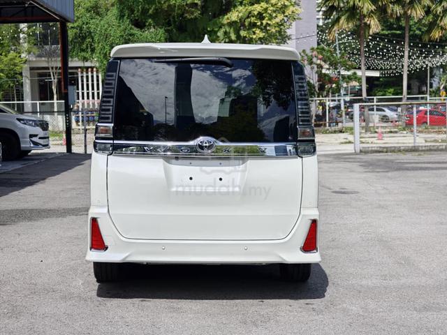 2021 Toyota VOXY 2.0 ZS KIRAMEKI III (A) - 3