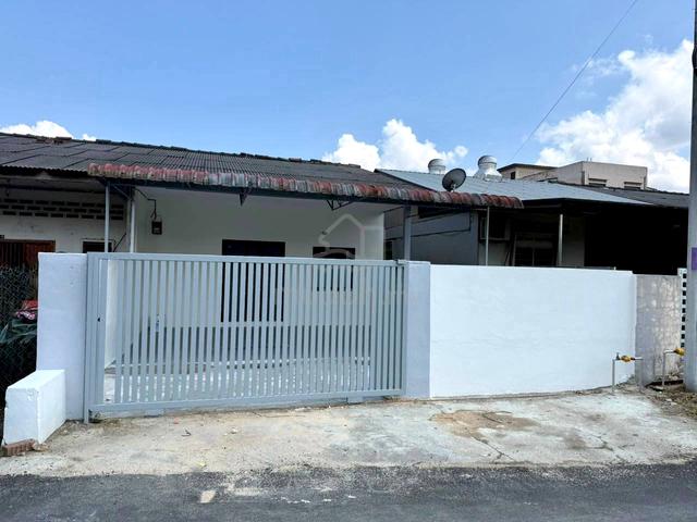 Kulai Besar Taman Seraya Kulaijaya, Single Storey End Lot with Land 1