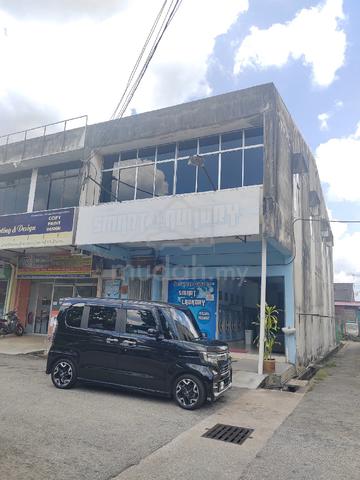 Bedong D/S facing main road end lot shop unit with tenant for sales. 1