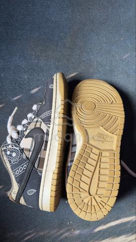 Nike sb dunk low travis scott - photo 3 of 5