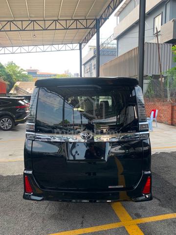 2021 Toyota VOXY 2.0 ZS KIRAMEKI 3 8-SEAT - 3