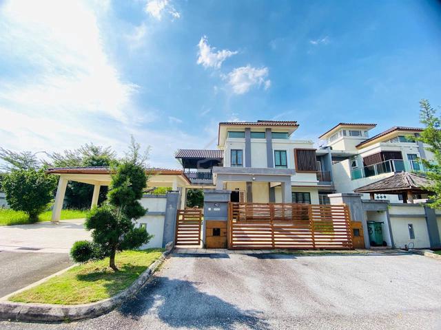 RENOVATED 2 Storey Semi D CORNER IVORY PERDANA College Heights Nilai 1