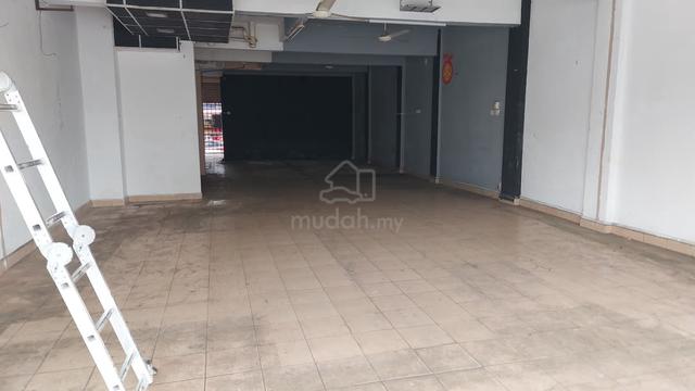 Seri Kembangan Putra Permai Shop-Ground Floor,Below Flat,1320sqft 1