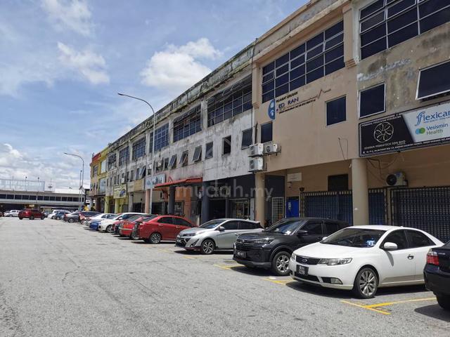 3sty Shop 22x70 Bandar Country Homes Rawang 1