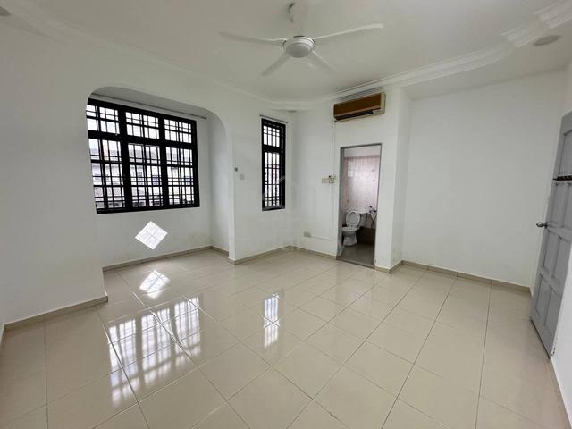 Bukit Indah / Double Story House / 1