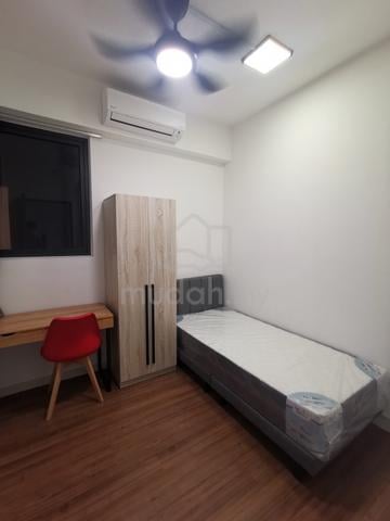 Middle Room For Rent at M Vertica 1