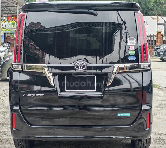 25 Toyota ESQUIRE 2.0 GI PREMIUM VOXY FACELIFT - 5