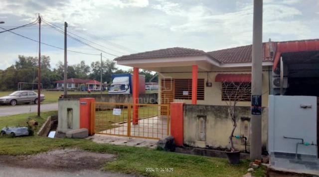corner lot house for sale 1