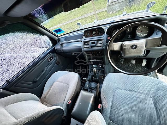 2000 Mitsubishi PAJERO 2.4 T V31V (M) - 2